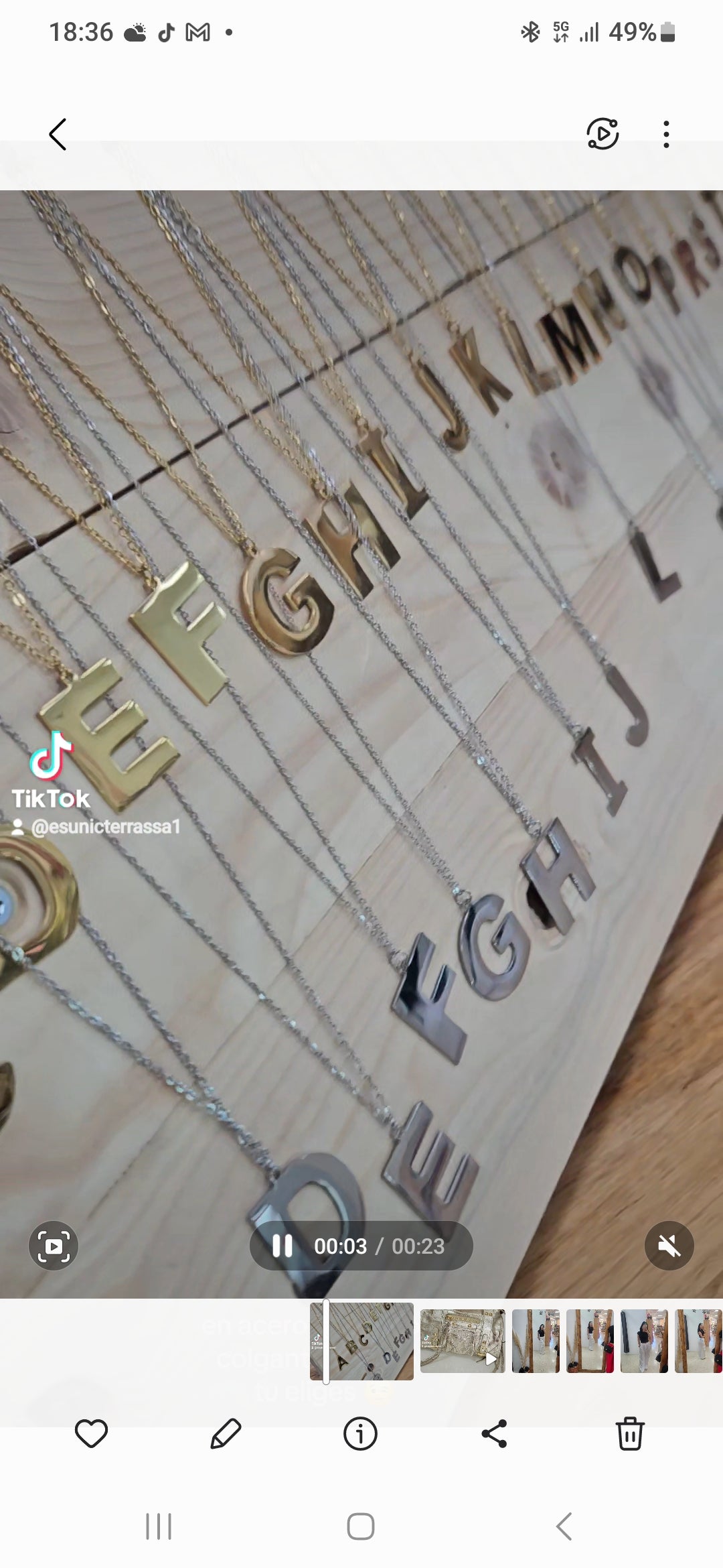 Collar inicial Gigi Cuc