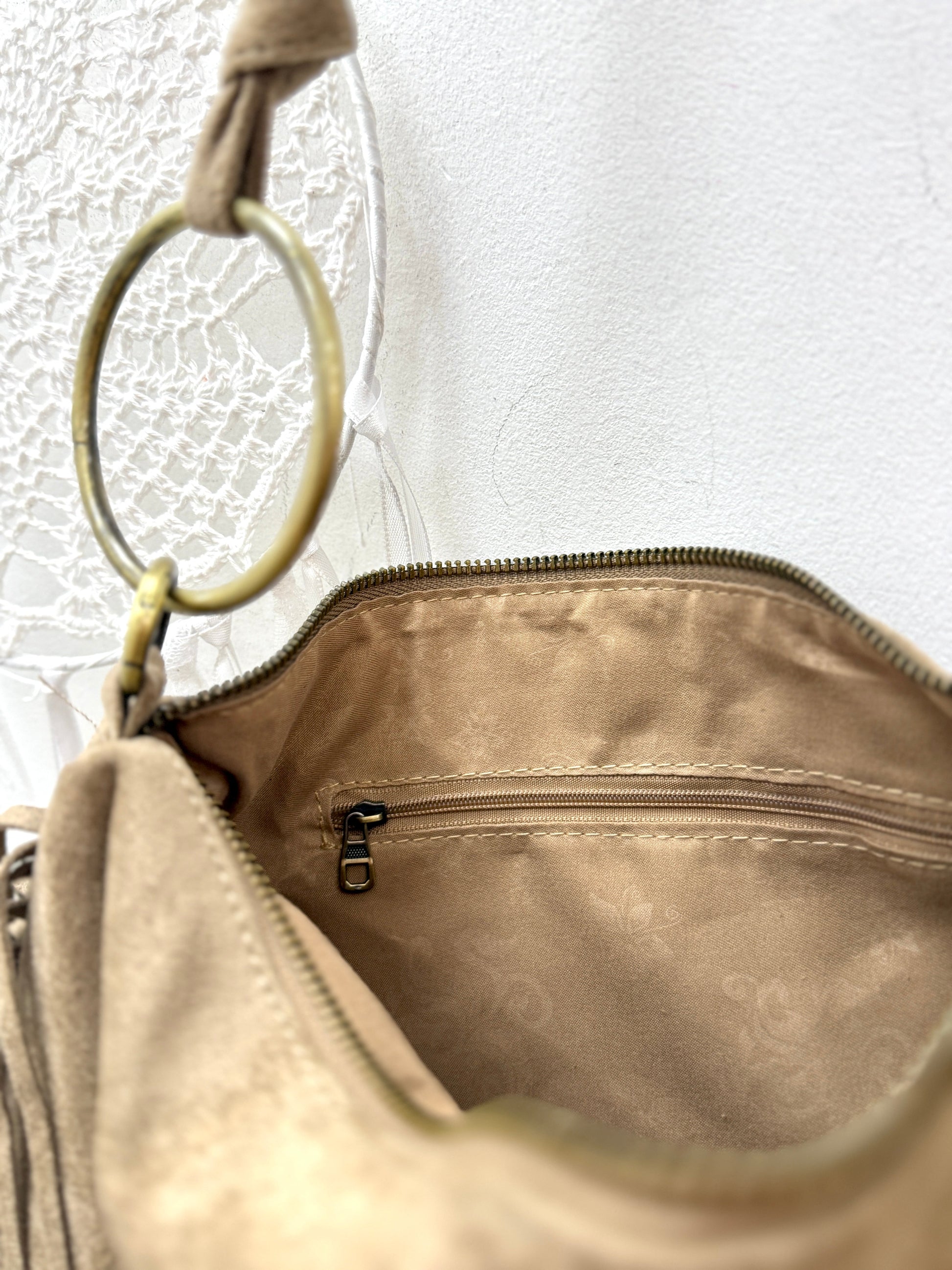 Bolso Hobo Ante con Flecos Celian