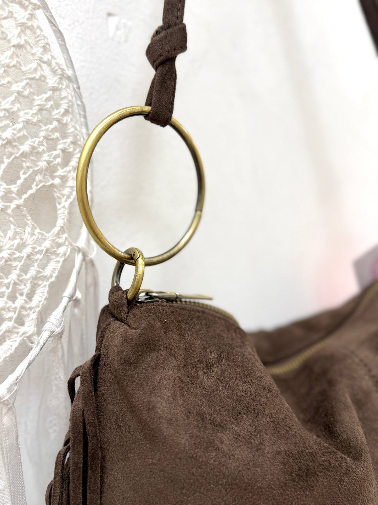 Bolso Hobo Ante con Flecos Celian