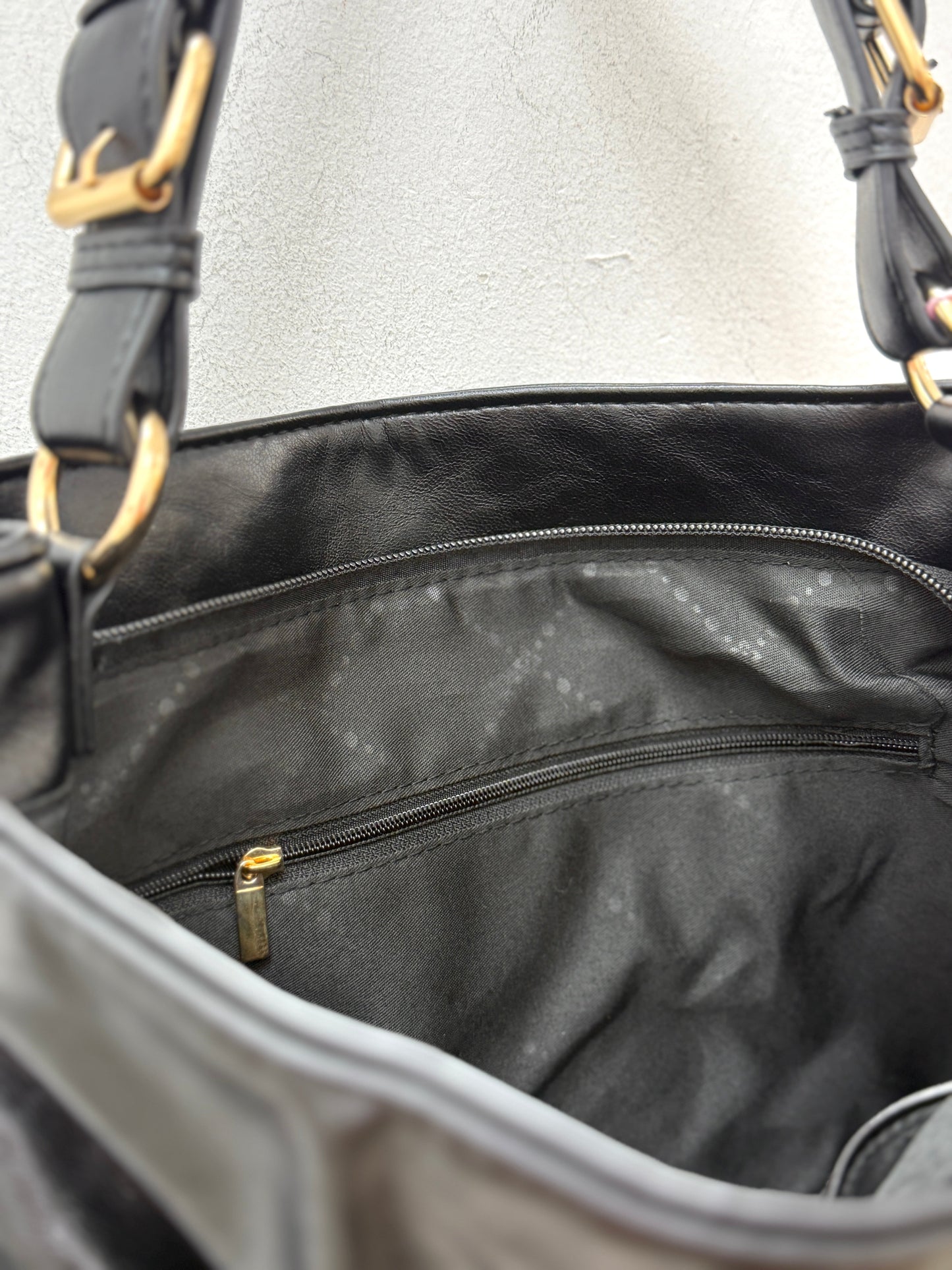 Bolso Hobo Negro con Cinturón Celian