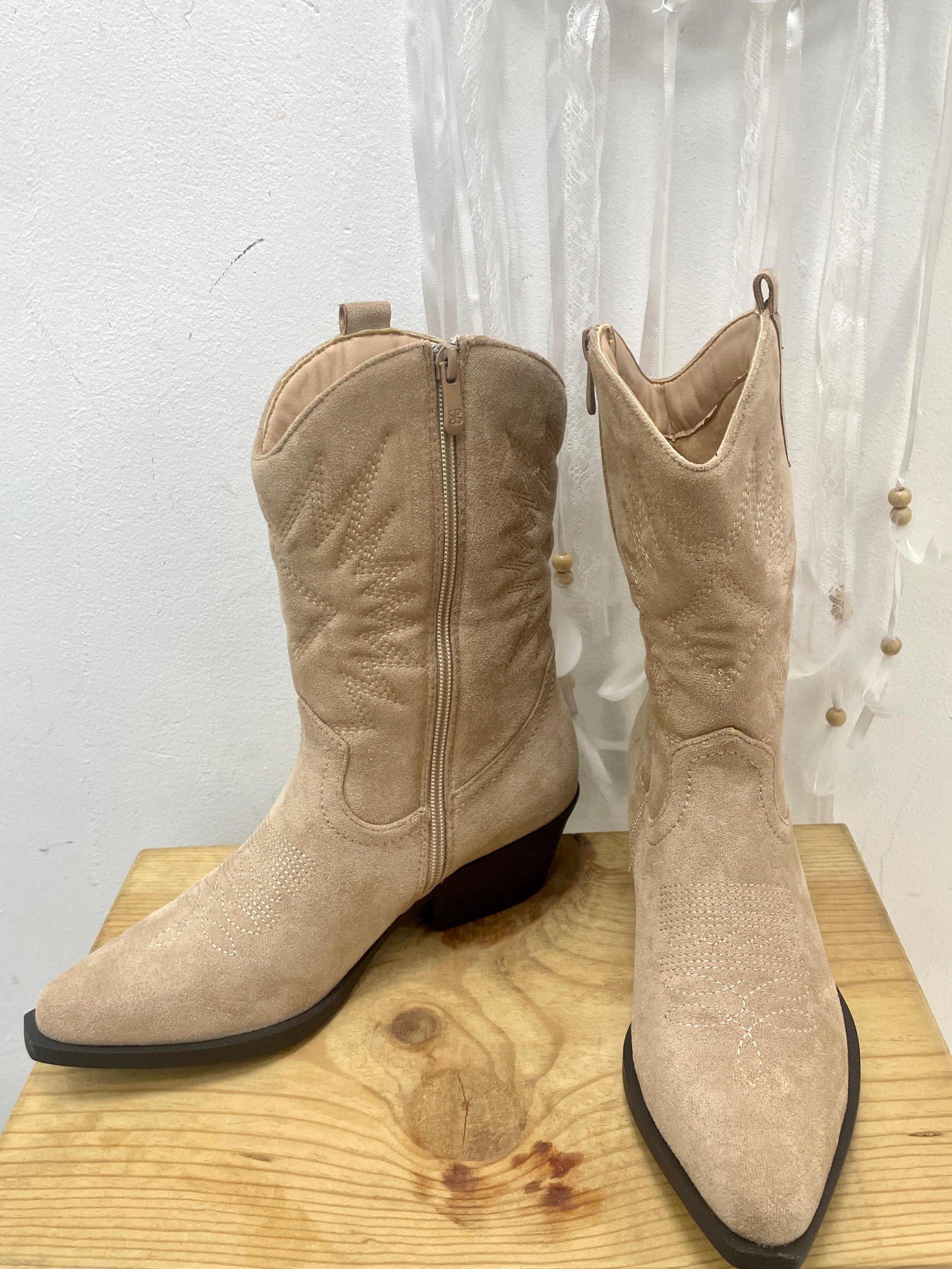 Botas cowboy cortas Giramundo
