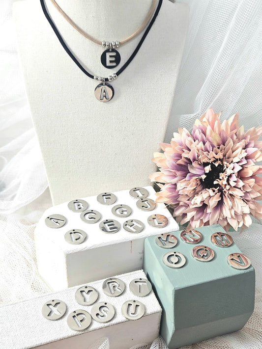 Collar Inicial Goma Plateado esUnic