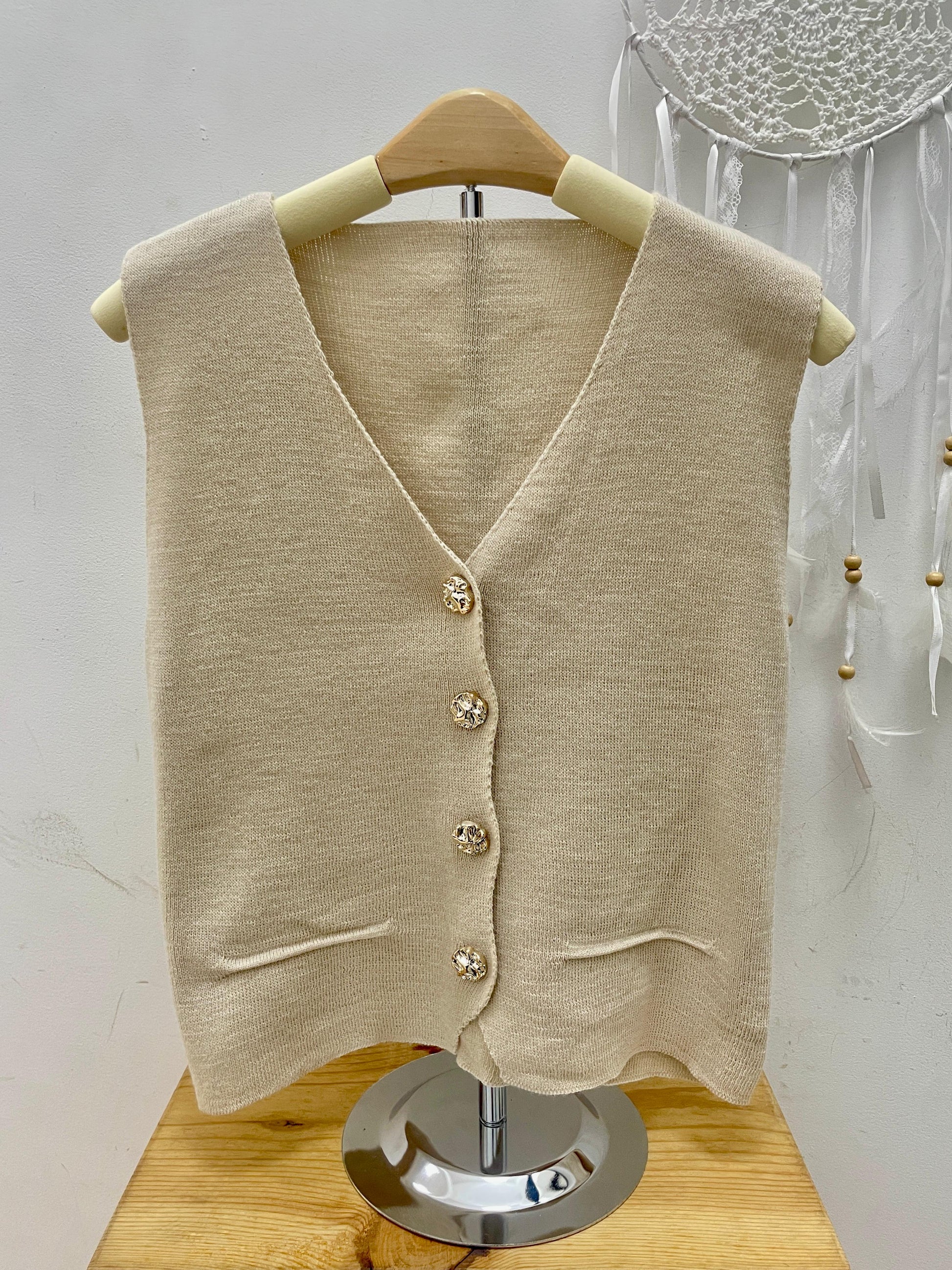 Chaleco con botones dorados esUnic