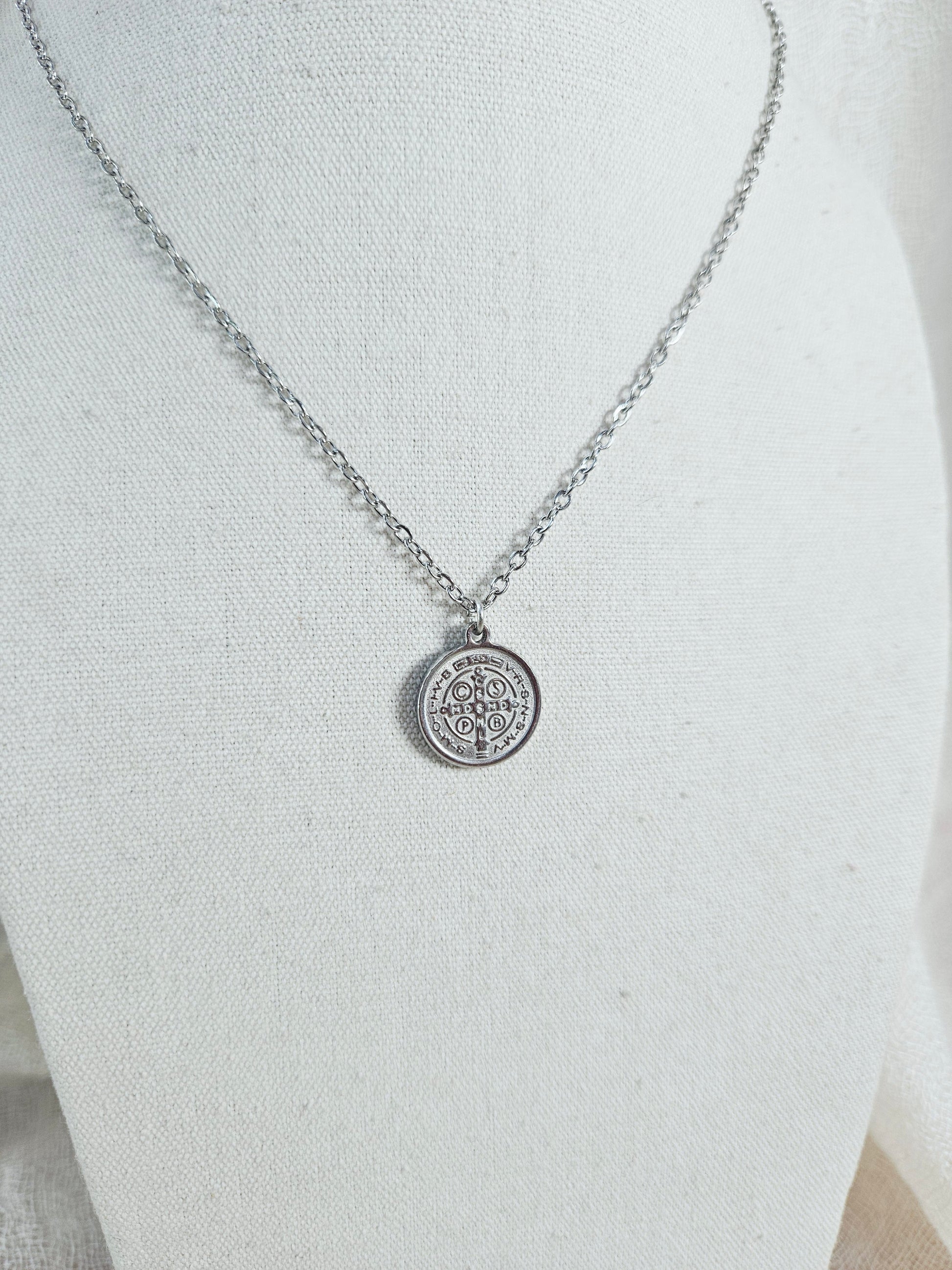 Collar Medalla San Benito esUnic