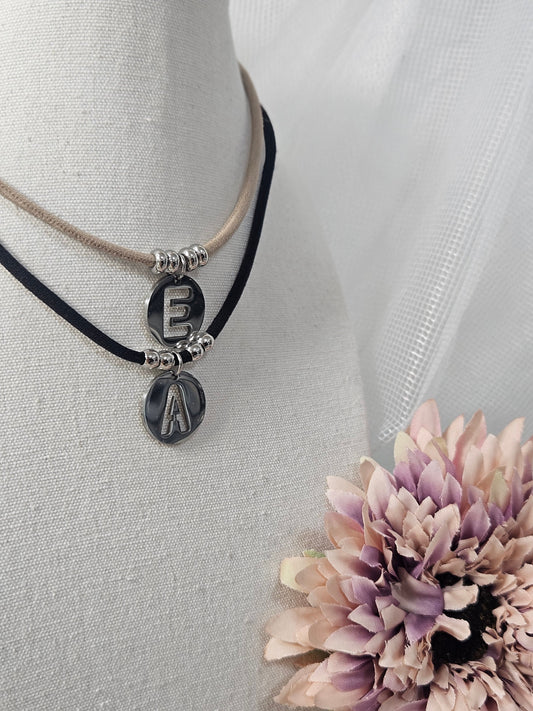 Collar Inicial Goma Plateado esUnic