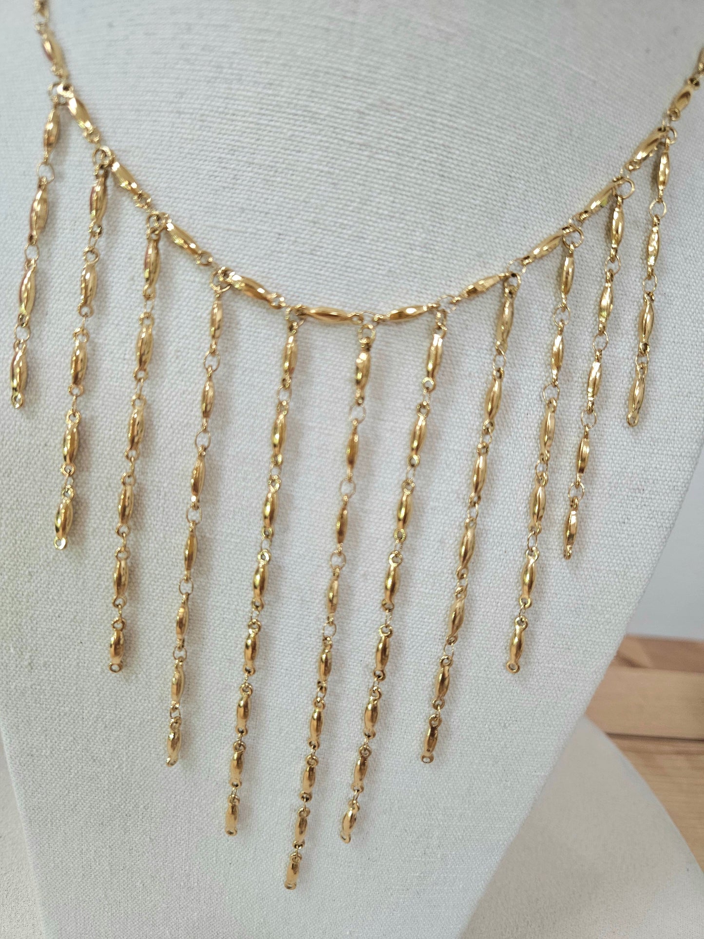 Collar Flecos Dorados Toa