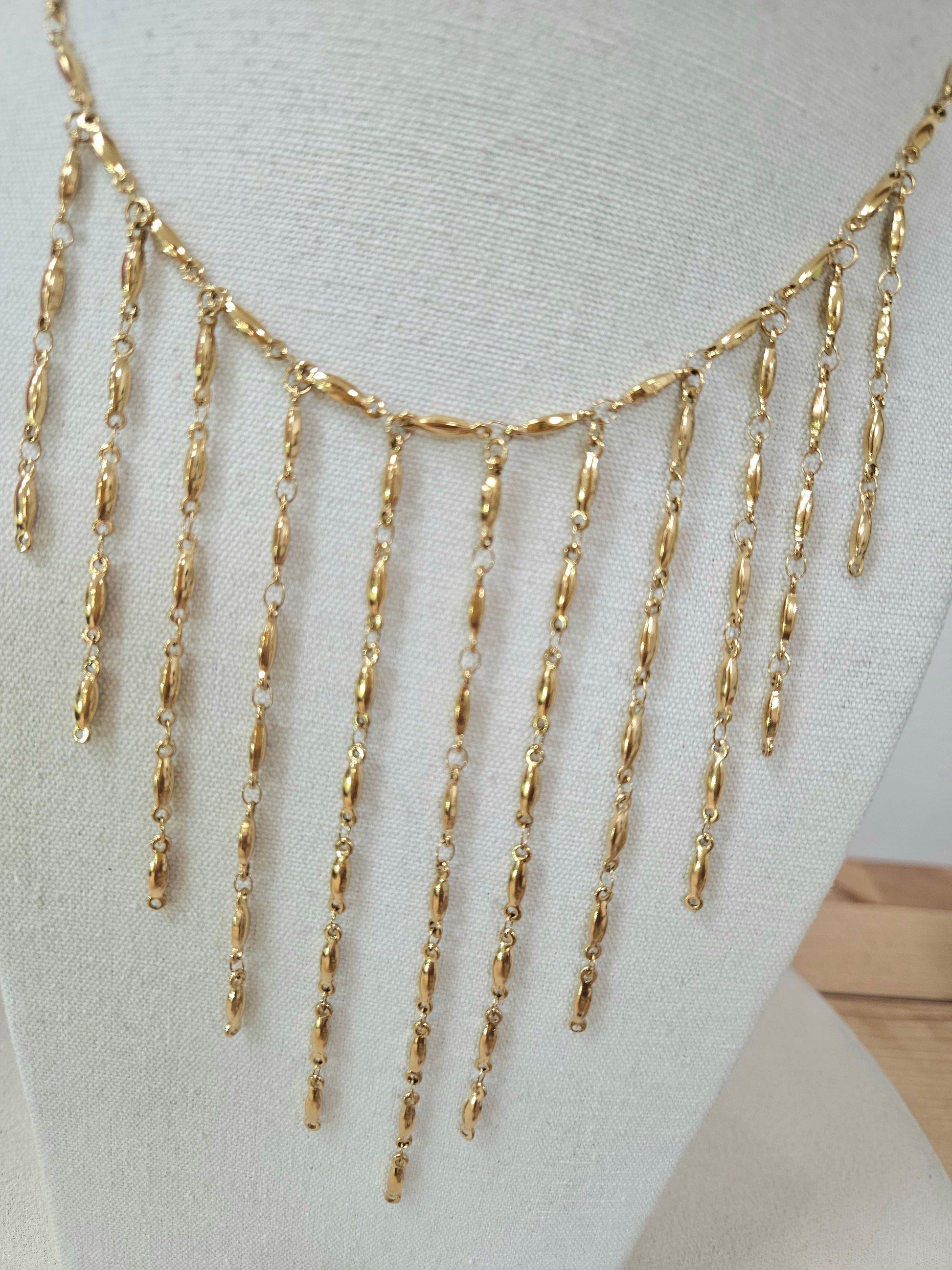 Collar Flecos Dorados Toa