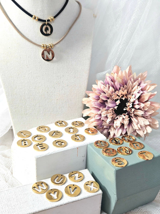 Collar Inicial Goma Dorado esUnic