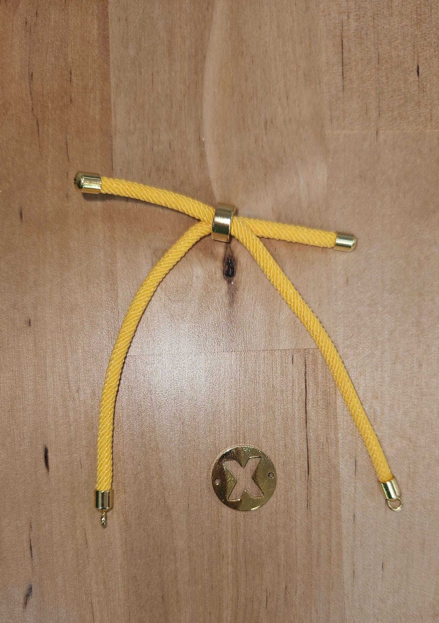 Pulsera con inicial de acero cuerda chenys